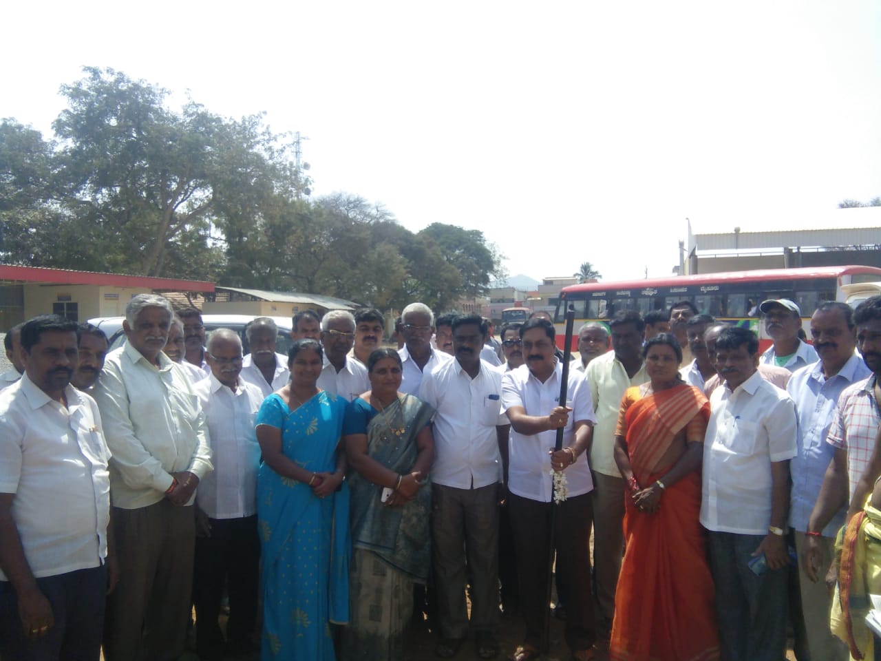 ಹನೂರು: ವಿವಿಧ ಅಭಿವೃದ್ದಿ ಕಾಮಗಾರಿಗಳಿಗೆ ಶಾಸಕರಿಂದ ಶಿಲಾನ್ಯಾಸ