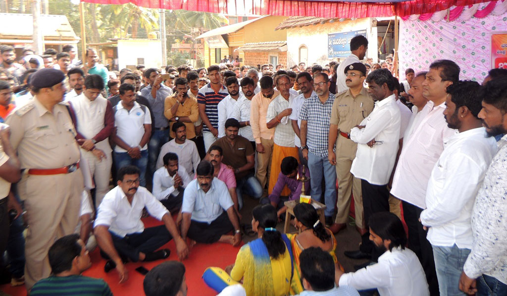 ಕೋಟ: ಮಣೂರು ಜೋಡಿಕೊಲೆ ಪ್ರಕರಣದ ಆರೋಪಿಗಳ ಬಂಧನಕ್ಕೆ ಒತ್ತಾಯಿಸಿ ಪ್ರತಿಭಟನೆ