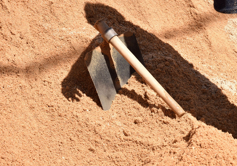 ಅಕ್ರಮ ಮರಳು ಸಾಗಾಣೆ ದಂಧೆ: ಲಾರಿ ಸಮೇತ ಪೊಲೀಸ್ ಪೇದೆಯನ್ನು ಹಿಡಿದುಕೊಟ್ಟ ಗ್ರಾಮಸ್ಥರು