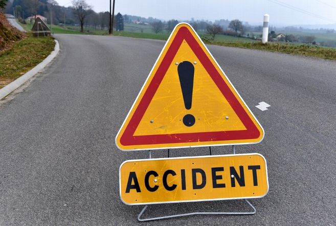 ರಸ್ತೆ ವಿಭಜಕಕ್ಕೆ ಅಪ್ಪಳಿಸಿದ ಕಾರು; ಮೂವರು ಮೃತ್ಯು