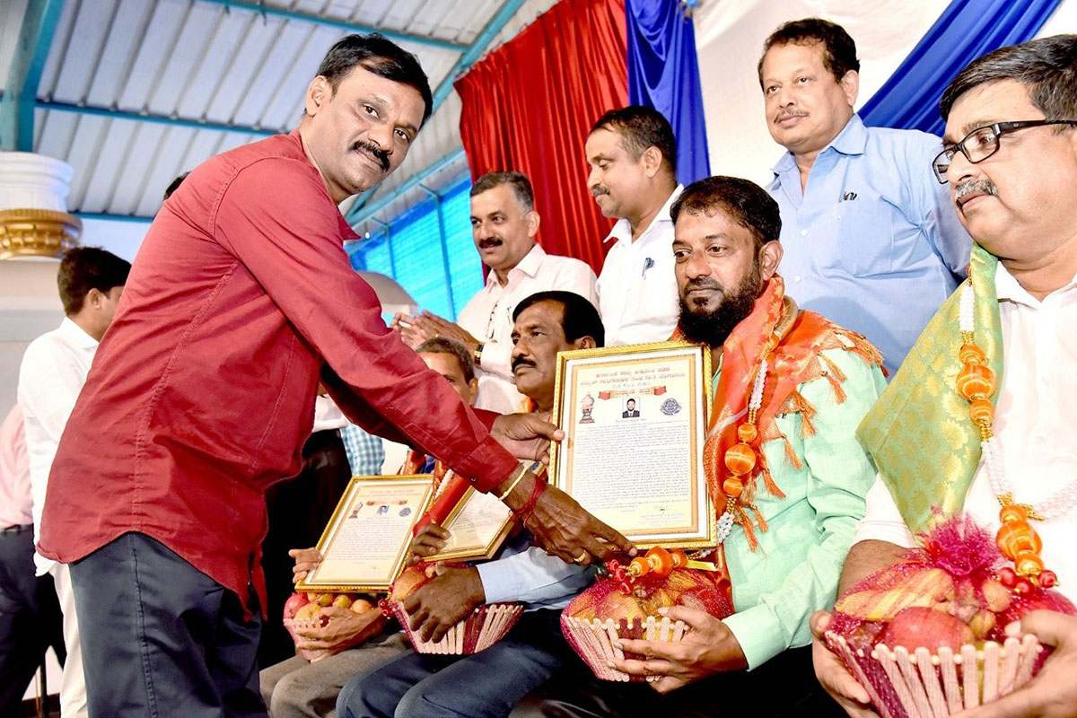 ಹಿರಿಯ ವಿದ್ಯುತ್ ಗುತ್ತಿಗೆದಾರರಿಗೆ ಸನ್ಮಾನ