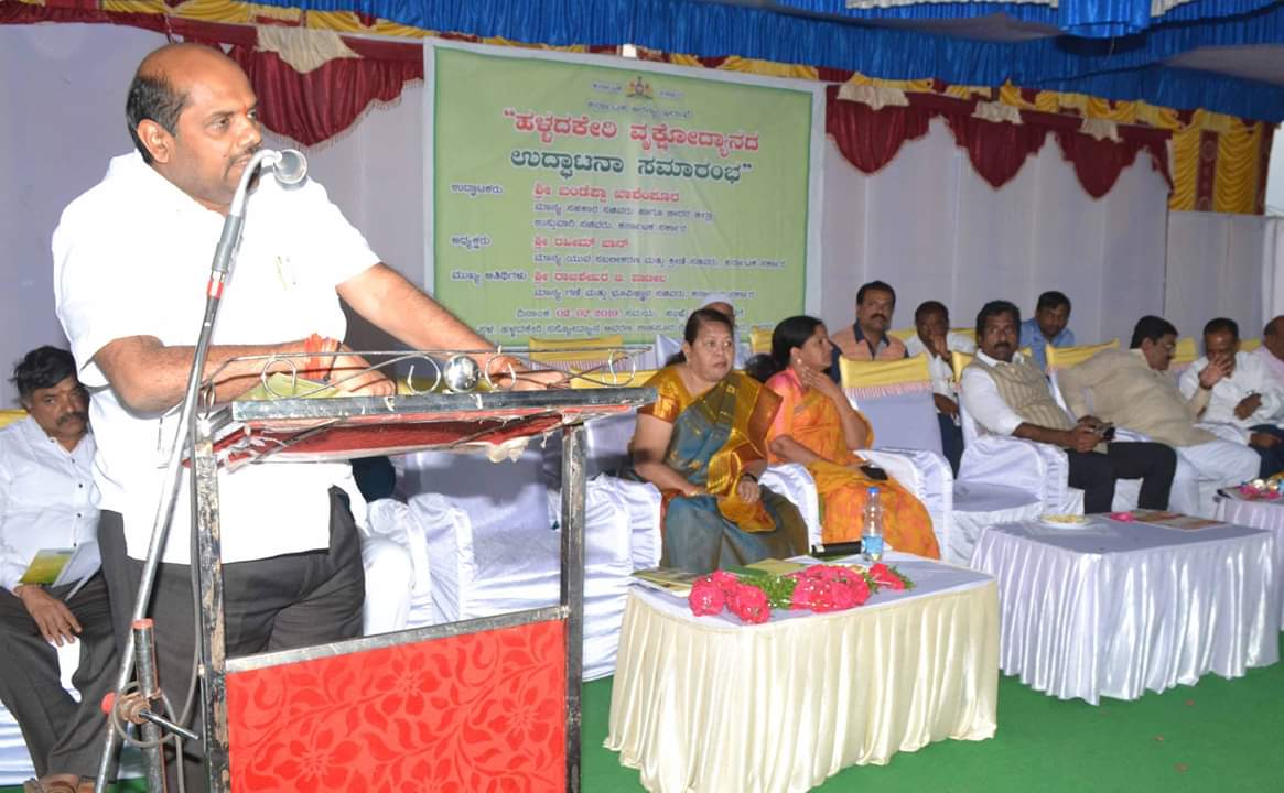 ಪ್ರತಿ ಮನೆಯಲ್ಲಿ ಗಿಡ ಬೆಳೆಸುವ ಪರಿಪಾಠ ಬೆಳೆಯಲಿ: ಬಂಡೆಪ್ಪ ಕಾಶೆಂಪೂರ್