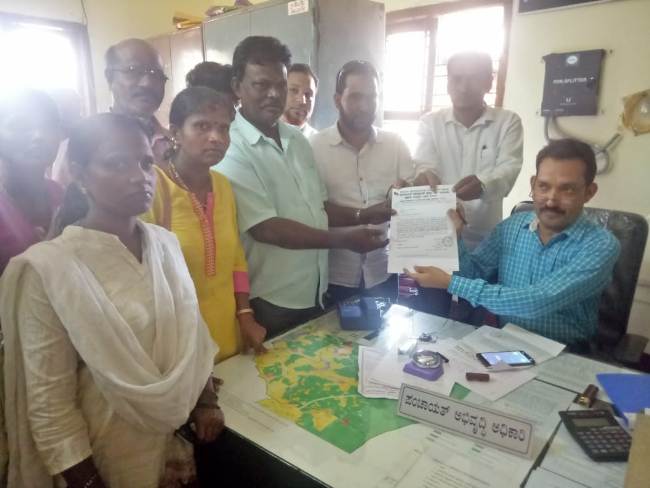 ನೀರಿನ ಸಮಸ್ಯೆ ಬಗೆಹರಿಸುವಂತೆ ಒತ್ತಾಯಿಸಿ ಎಸ್ಡಿಪಿಐ ಅಡ್ಡೂರು ವತಿಯಿಂದ ಮನವಿ