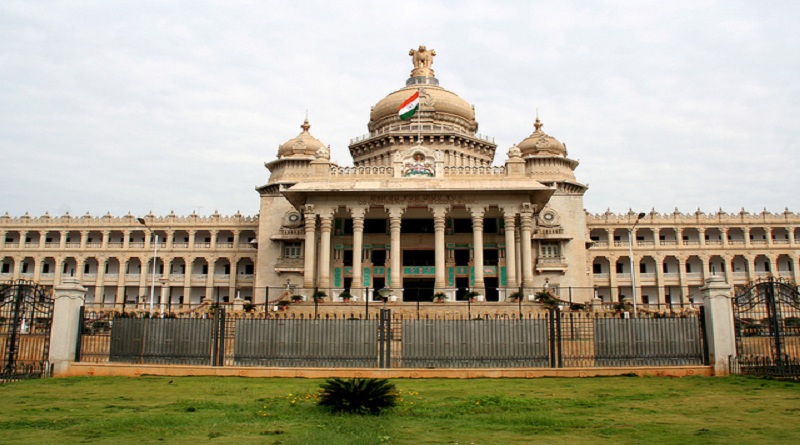 ವಿಧಾನ ಸಭೆ ಕಲಾಪ ಆರಂಭವಾಗುತ್ತಿದ್ದಂತೆ ಧರಣಿ