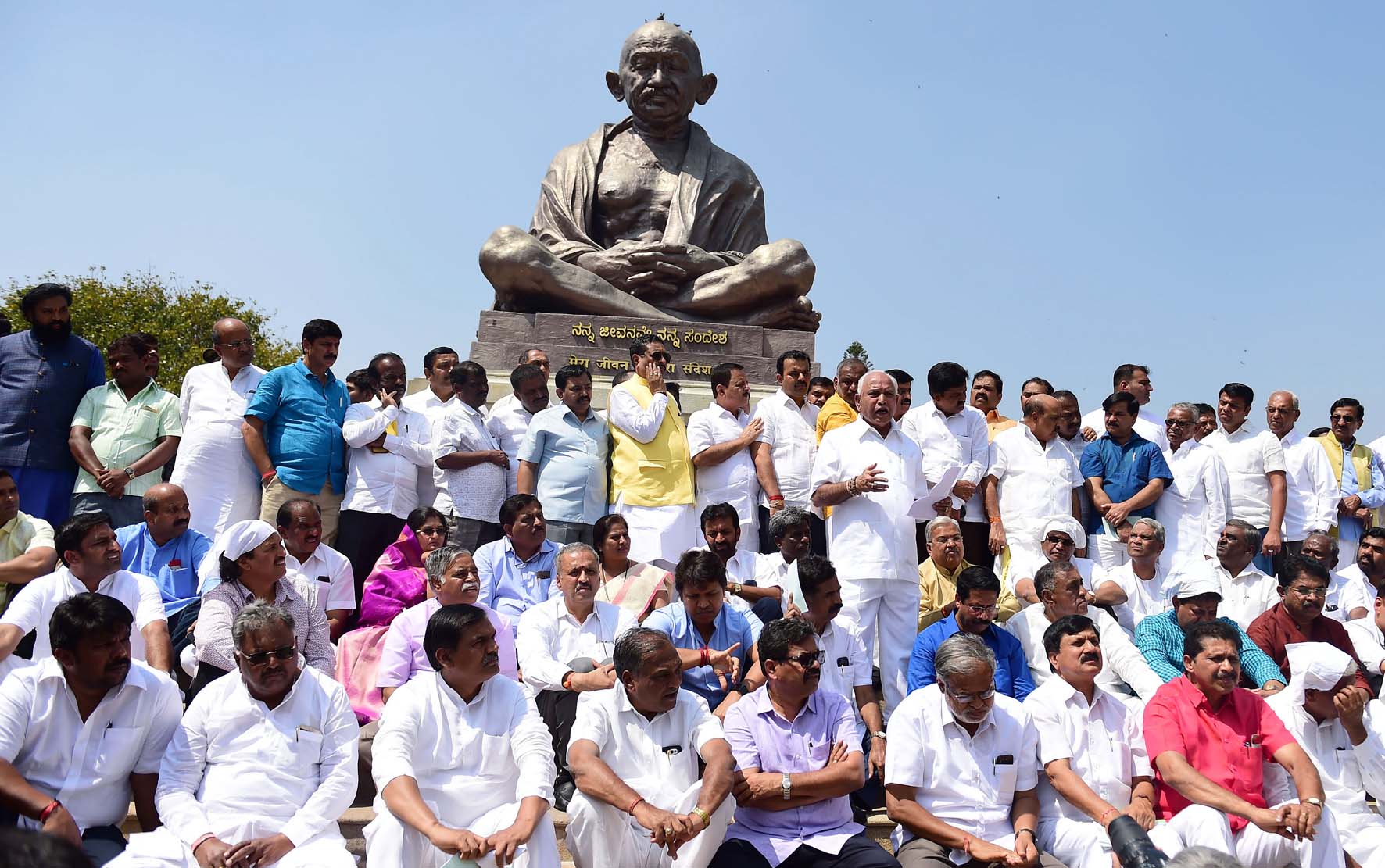 ಸ್ಪೀಕರ್ ಮೇಲೆ ಆರೋಪ: ಮುಖ್ಯಮಂತ್ರಿ ವಿರುದ್ಧ ಬಿಜೆಪಿ ಪ್ರತಿಭಟನೆ