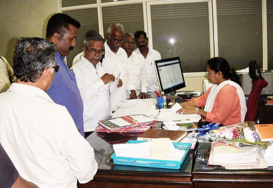 ಉಡುಪಿ: ಆಂಗ್ಲ ಮಾಧ್ಯಮ ಶಾಲೆ ಸ್ಥಾಪನೆ ವಿರೋಧಿಸಿ ಸಿಪಿಎಂ ಧರಣಿ