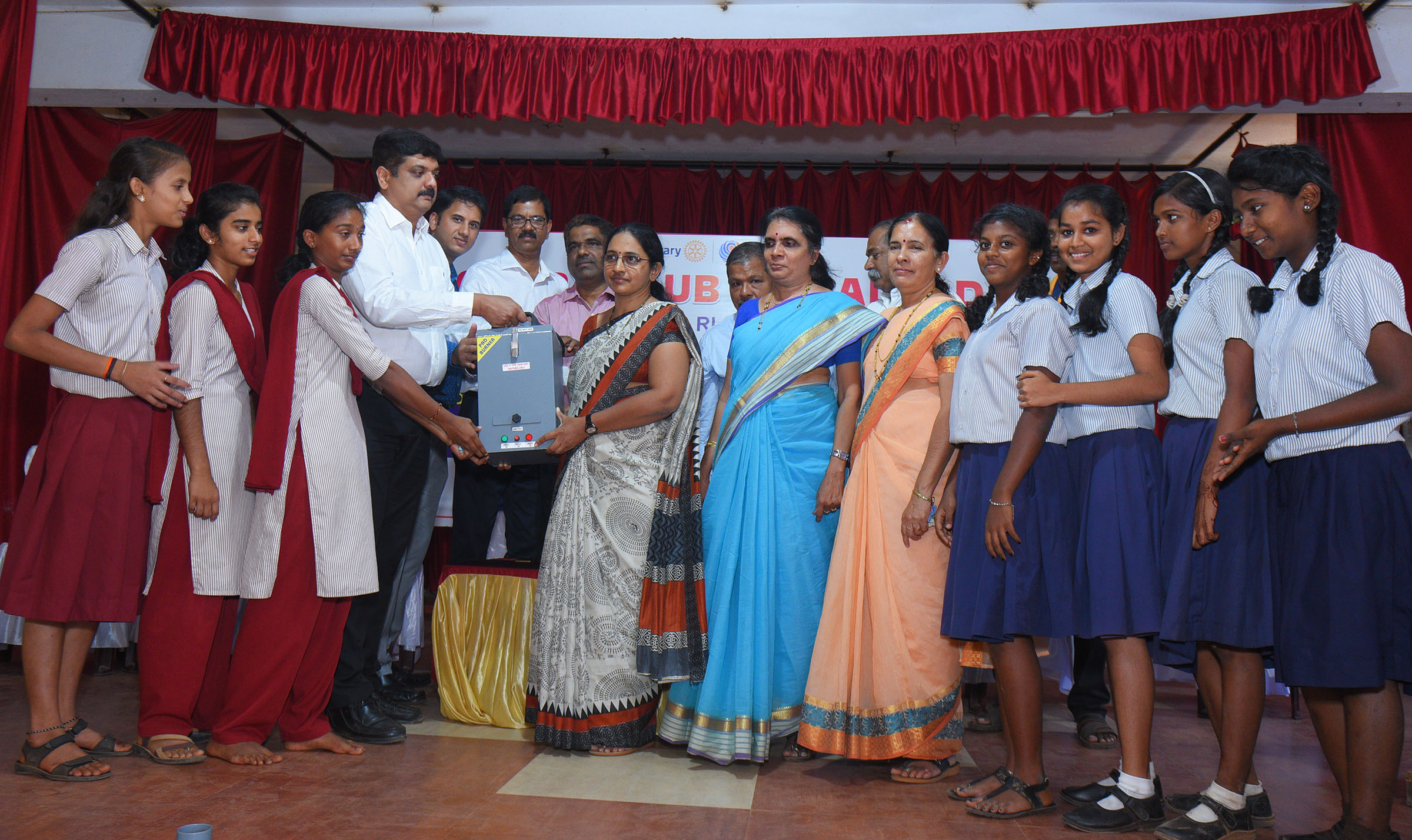 25 ಶಾಲೆಗಳಿಗೆ ಸ್ಯಾನಿಟರಿ ನ್ಯಾಪ್ಕಿನ್ ಬರ್ನಿಂಗ್ ಯಂತ್ರಗಳ ವಿತರಣೆ