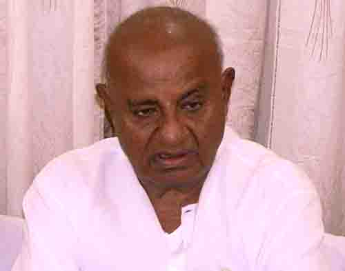 ಯುದ್ಧ ಮಾಡುವವರು ಸೈನಿಕರೇ ಹೊರತು ನಾವಲ್ಲ ಎಂಬುದನ್ನು ಅರ್ಥ ಮಾಡಿಕೊಳ್ಳಬೇಕು: ದೇವೇಗೌಡ