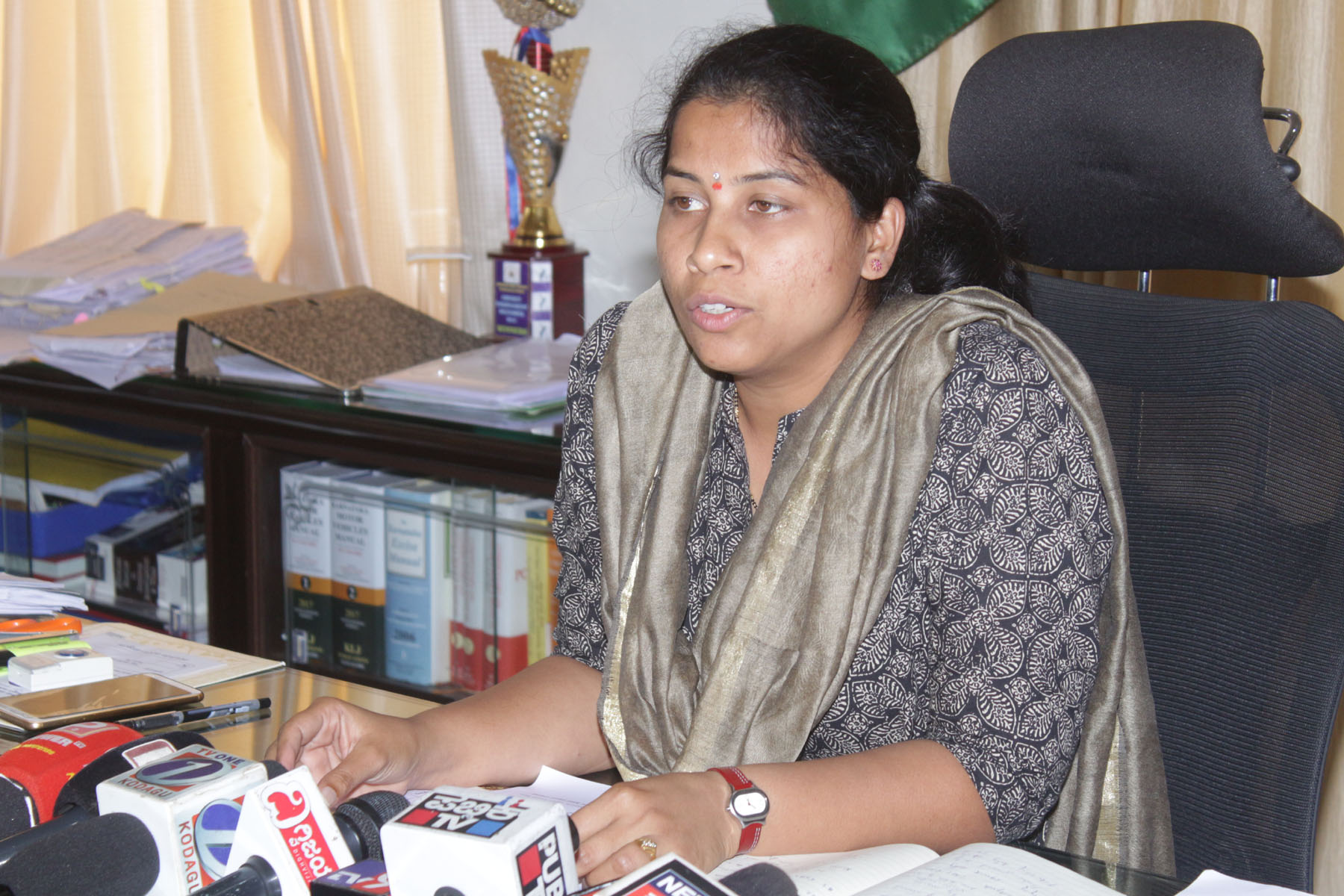 ಪಟಾಕಿ ಸಿಡಿಸಿ ಸಂಭ್ರಮಿಸಿದಕ್ಕೆ ಸಾಕ್ಷ್ಯವಿಲ್ಲ: ಎಸ್‍ಪಿ ಡಾ.ಸುಮನ್ ಪನ್ನೇಕರ್ ಸ್ಪಷ್ಟನೆ