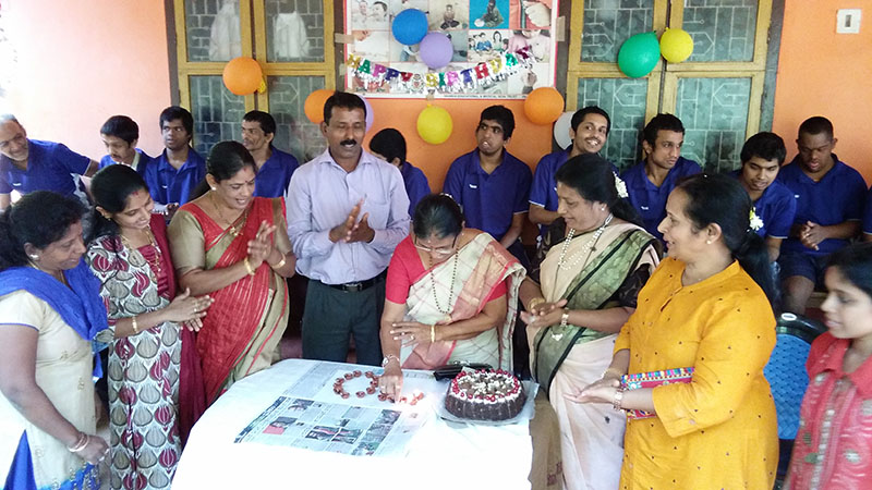 ಬುದ್ಧಿಮಾಂಧ್ಯ ಮಕ್ಕಳ ಜೊತೆ ಹುಟ್ಟು ಹಬ್ಬ ಆಚರಿಸಿದ ಮಾಜಿ ಶಾಸಕಿ ಶಕುಂತಳಾ ಶೆಟ್ಟಿ