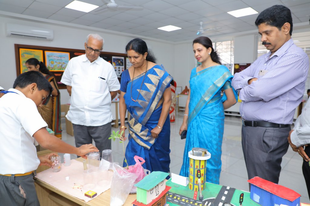 ಶಕ್ತಿ ವಸತಿ ಶಾಲೆಯಲ್ಲಿ ವಿಜ್ಞಾನ ವಸ್ತು ಪ್ರದರ್ಶನ