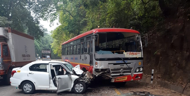 ಶಿರಾಡಿ ಘಾಟ್ ನಲ್ಲಿ ಬಸ್ - ಕಾರು ಢಿಕ್ಕಿ; ನಾಲ್ವರು ಸ್ಥಳದಲ್ಲೇ‌ ಮೃತ್ಯು