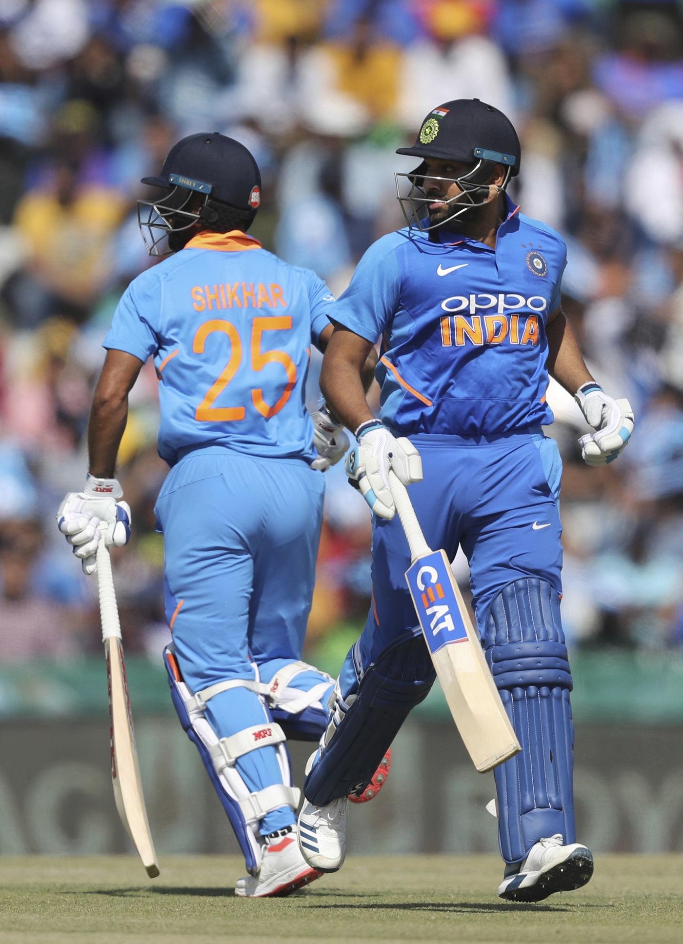 ನಾಲ್ಕನೇ ಏಕದಿನ: ಆಸ್ಟ್ರೇಲಿಯ ಗೆಲುವಿಗೆ 359 ರನ್ ಸವಾಲು