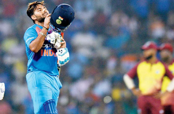 ಪಂತ್ ಕಳಪೆ ವಿಕೆಟ್‌ಕೀಪಿಂಗ್: ಧೋನಿ ಕರೆ ತನ್ನಿ ಎಂದ ಕ್ರಿಕೆಟ್ ಅಭಿಮಾನಿ