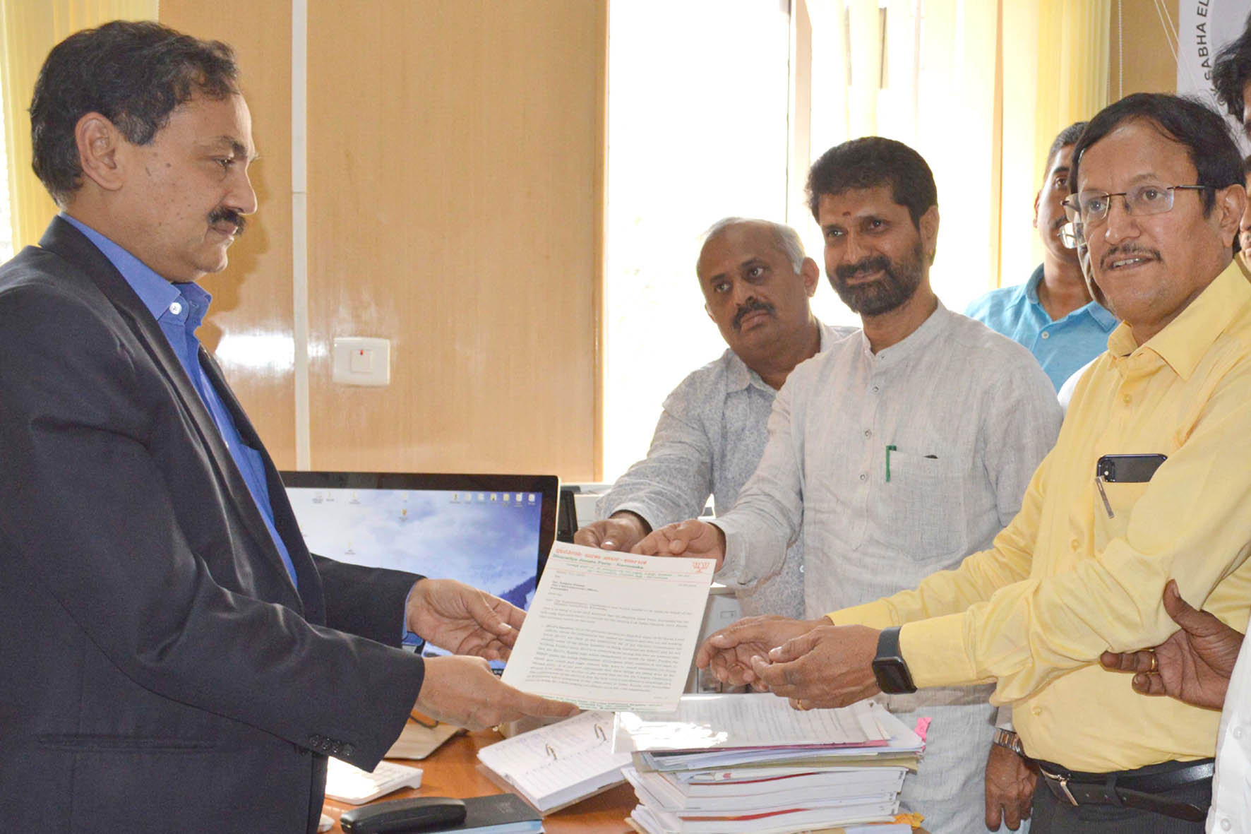 ಅಧಿಕಾರಿಗಳ ವಿರುದ್ಧ ಚುನಾವಣಾ ಆಯೋಗಕ್ಕೆ ಬಿಜೆಪಿ ದೂರು