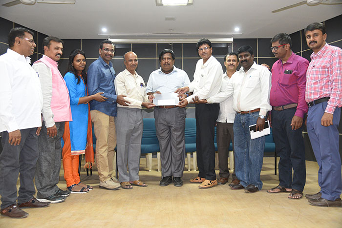 ಸಹಕಾರ ಶಿಕ್ಷಣ ನಿಧಿಗೆ ಚೆಕ್ ಹಸ್ತಾಂತರ