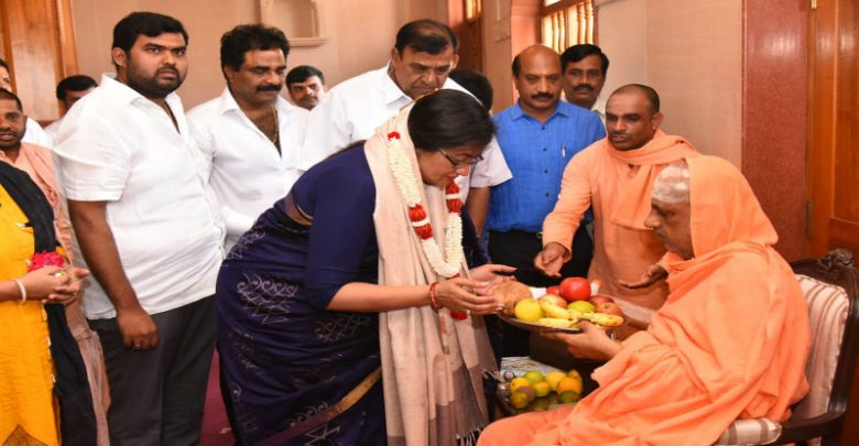 ಜೆಡಿಎಸ್ ನವರು ನನ್ನ ಜೊತೆ ಚರ್ಚೆ ನಡೆಸಿಲ್ಲ: ನಟಿ ಸುಮಲತಾ