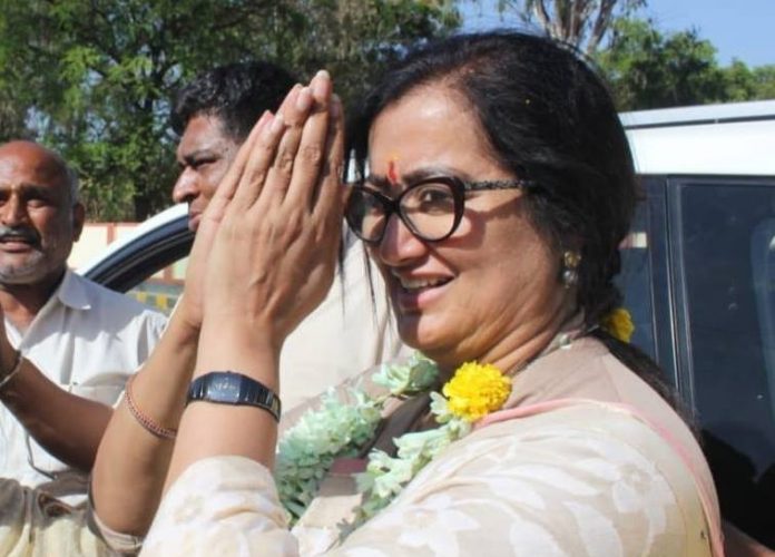 ಮಂಡ್ಯ ಲೋಕಸಭಾ ಕ್ಷೇತ್ರದ ಪಕ್ಷೇತರ ಅಭ್ಯರ್ಥಿಯಾಗಿ ಸುಮಲತಾ ನಾಮಪತ್ರ ಸಲ್ಲಿಕೆ