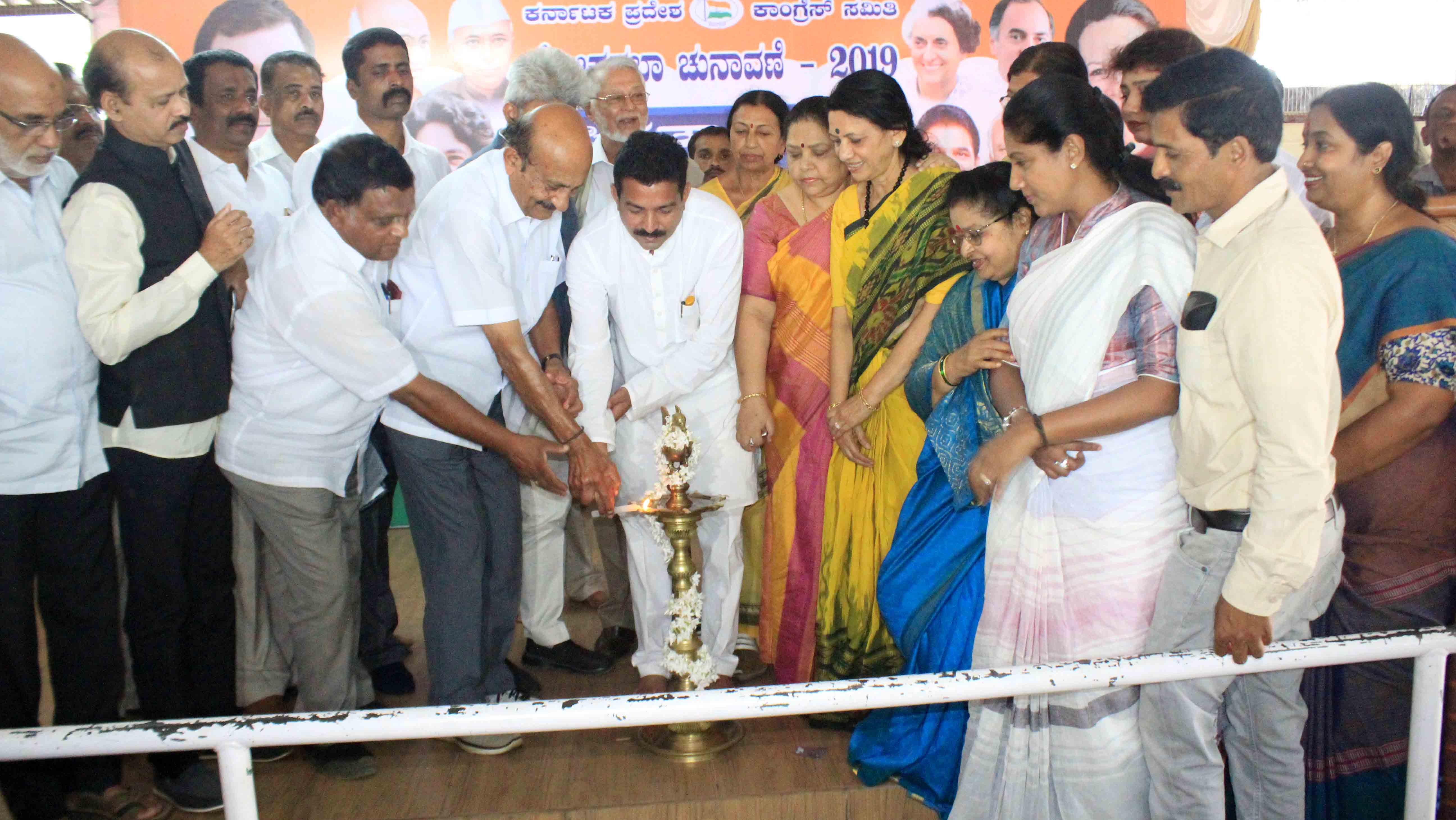 ಕೇಂದ್ರದ ಮಿಡ್‍ನೈಟ್ ಸರ್ಕಾರದಿಂದ ರೈತರಿಗೆ ತೆರಿಗೆ ಹೊರೆ: ಕೆಪಿಸಿಸಿ ವಕ್ತಾರ ಮುರಳೀಧರ್ ಹಾಲಪ್ಪ