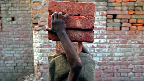 ಇಟ್ಟಿಗೆ ಗೂಡಿನಲ್ಲಿ ದುಡಿಯುತ್ತಿದ್ದ ಒಡಿಶಾ ಮೂಲದ 38 ಜೀತದಾಳುಗಳ ರಕ್ಷಣೆ