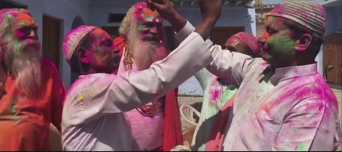 ಅಯೋಧ್ಯೆ ವಿವಾದದ ಹಿಂದೂ-ಮುಸ್ಲಿಂ ಅರ್ಜಿದಾರರಿಂದ ಒಟ್ಟಿಗೆ ಹೋಳಿ ಆಚರಣೆ