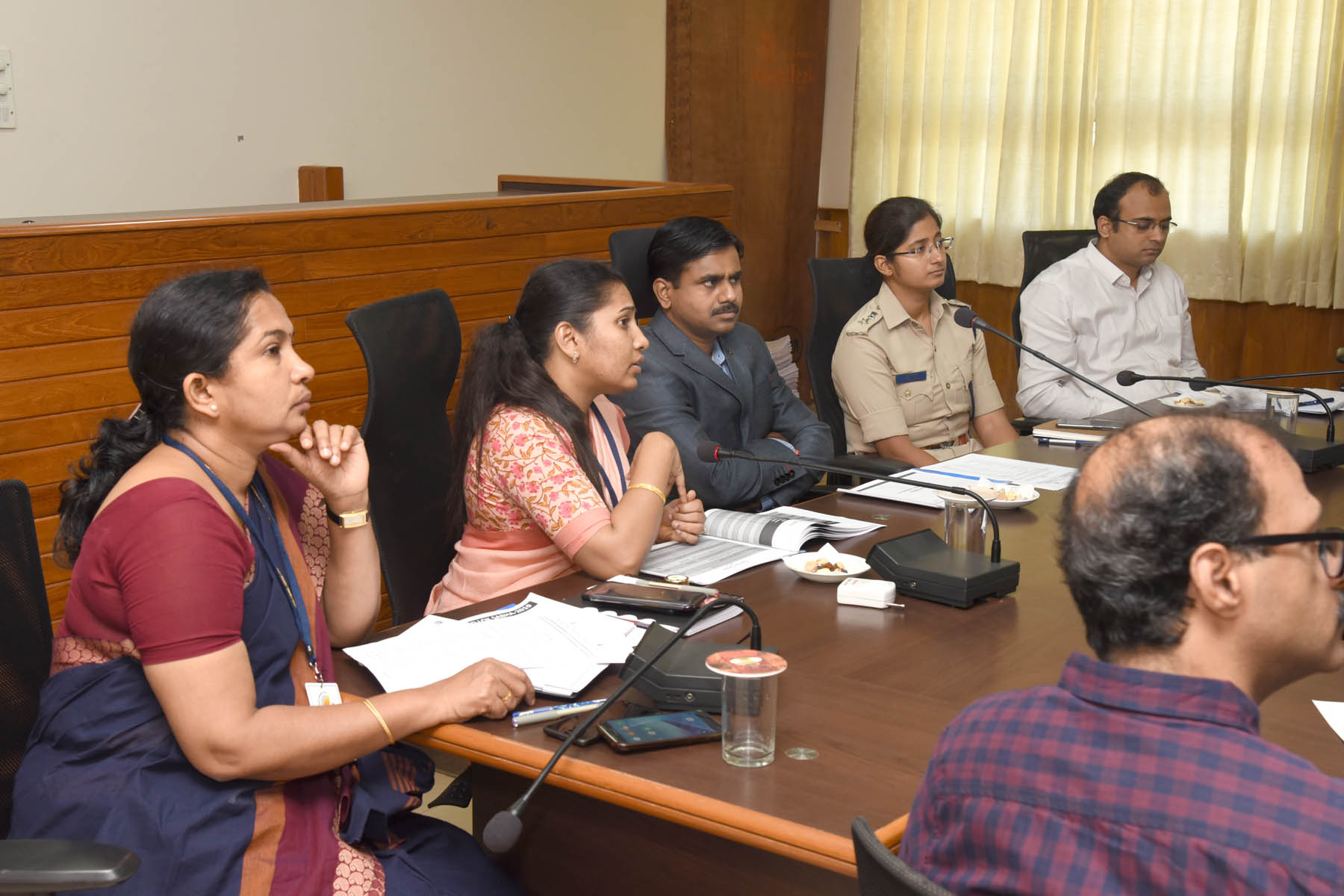 ದೂರಿಗೆ ಕಾಯದೆ ಸ್ವಯಂಪ್ರೇರಿತ ಕೇಸು ದಾಖಲಿಸಿ: ವೆಚ್ಚ ವೀಕ್ಷಕರ ಸೂಚನೆ