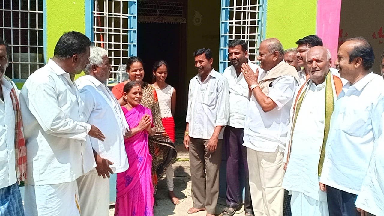 ಸಮಾವೇಶಕ್ಕೆ ಹೊರಗಿನ ಜನರನ್ನು ಕರೆತಂದ ಸುಮಲತಾ: ಡಿ.ಸಿ.ತಮ್ಮಣ್ಣ