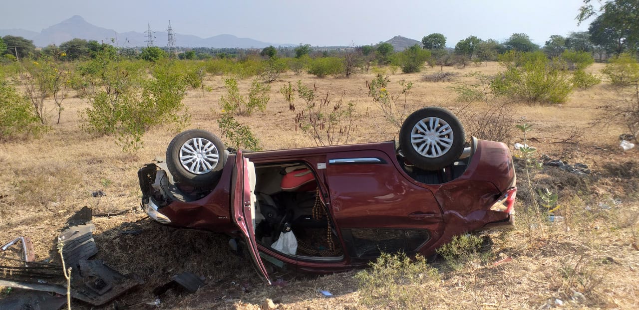 ಹನೂರು: ಚಾಲಕನ ನಿಯಂತ್ರಣ ತಪ್ಪಿ ಕಾರು ಪಲ್ಟಿ