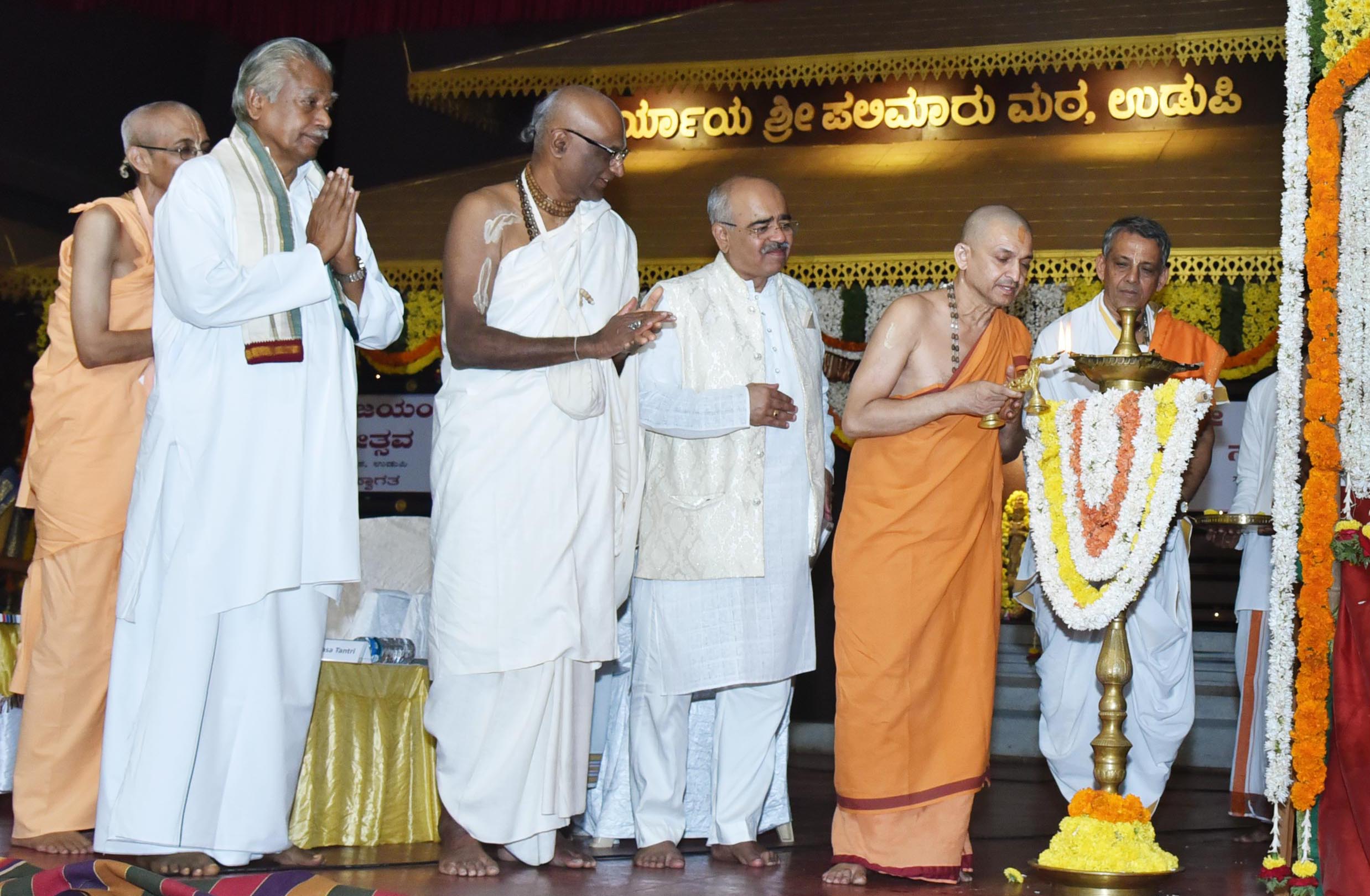 ಆಧ್ಯಾತ್ಮಿಕ ದಾರಿದ್ರ್ಯದಿಂದ ಸಾಮಾಜಿಕ ಸಮಸ್ಯೆ ಸೃಷ್ಠಿ: ನ್ಯಾ.ಹಿಂಚಿಗೇರಿ