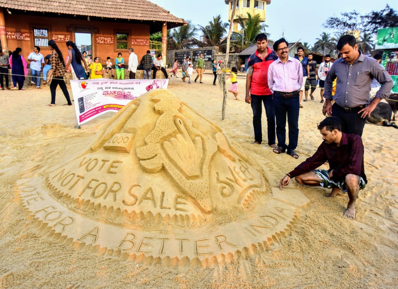 ಮತದಾನ ಜಾಗೃತಿಗೆ ಮರಳು ಕಲಾಕೃತಿ