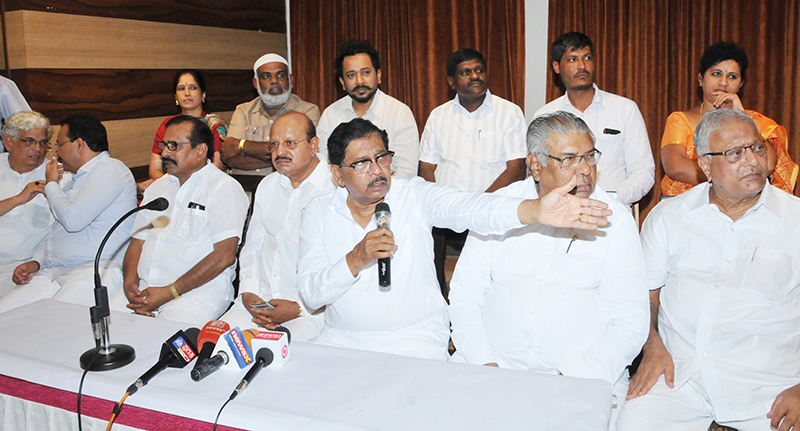 ತುಮಕೂರಿನಲ್ಲಿ ದೇವೇಗೌಡ ಸ್ಪರ್ಧೆ: ಡಿಸಿಎಂ ಪರಮೇಶ್ವರ್ ಗೆ ಕಾಂಗ್ರೆಸ್ ಮುಖಂಡರ ತರಾಟೆ