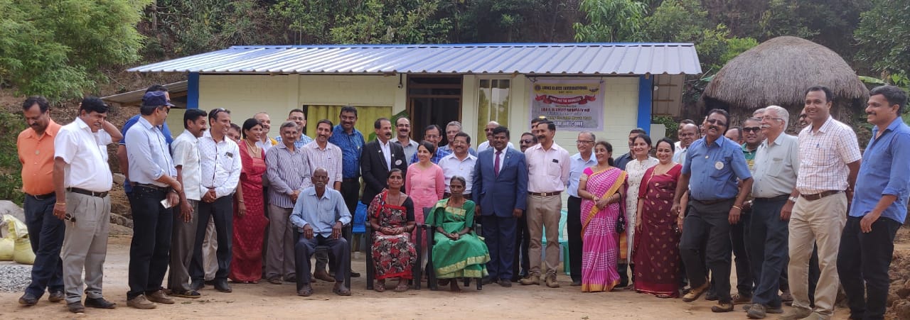 ಮಡಿಕೇರಿ: ಲಯನ್ಸ್ ಕ್ಲಬ್ ನಿಂದ ಸಂತ್ರಸ್ತ ಕುಟುಂಬಗಳಿಗೆ ಮನೆ ಹಸ್ತಾಂತರ