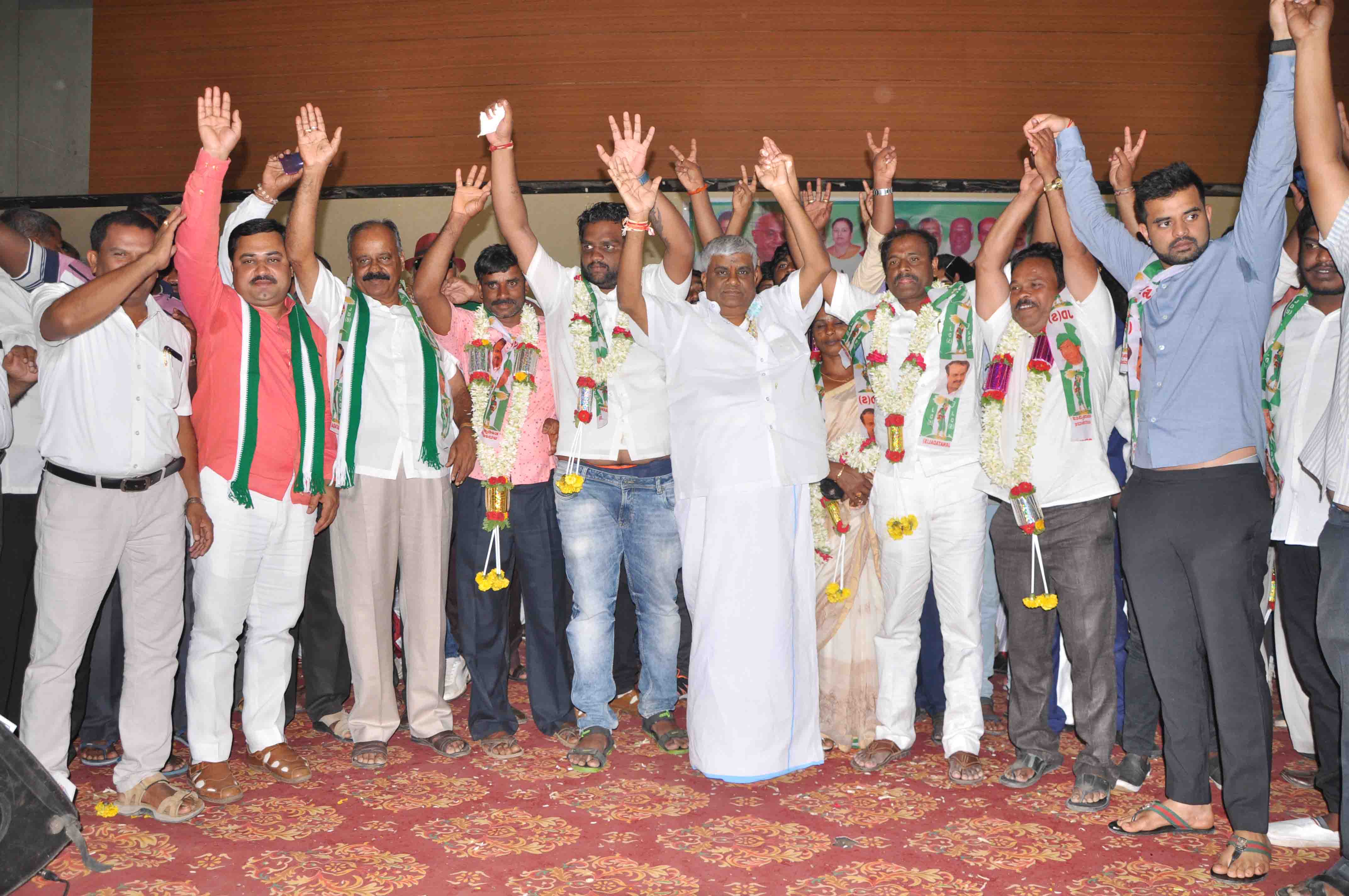 ಹಾಸನ: ಬಿಜೆಪಿ ಮುಖಂಡರು ಜೆಡಿಎಸ್‌ಗೆ ಸೇರ್ಪಡೆ