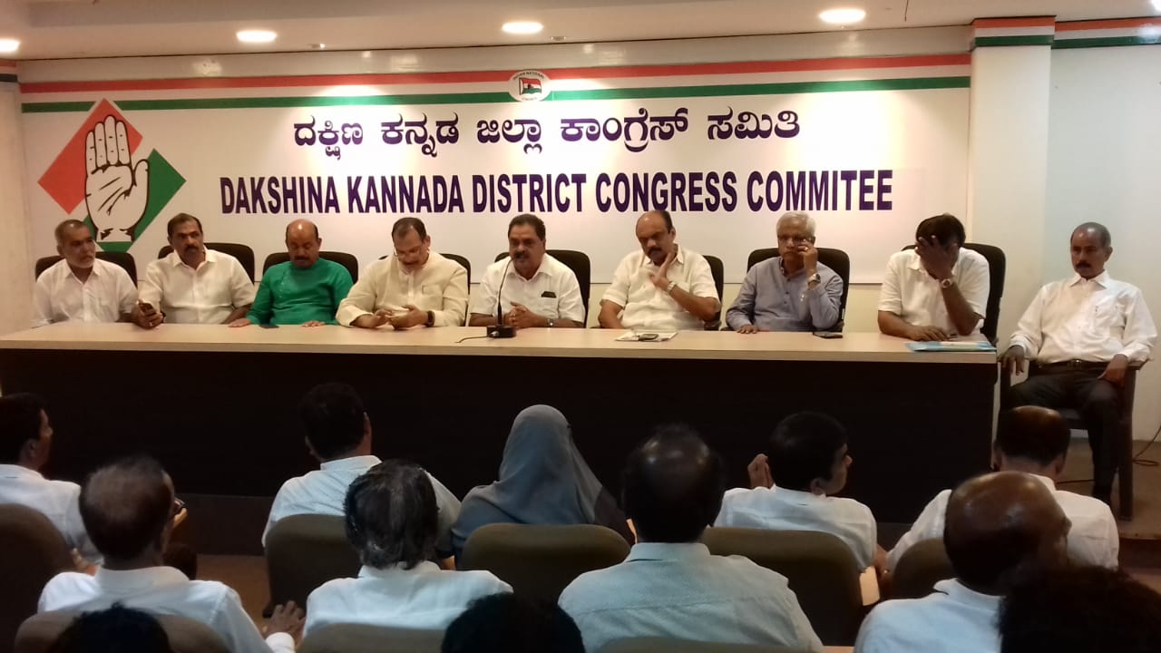 ಮಂಗಳೂರು: ಕಾಂಗ್ರೆಸ್ ಕಚೇರಿಯಲ್ಲಿ ಕಾರ್ಪೊರೇಟರ್‌ಗಳ ಸಭೆ