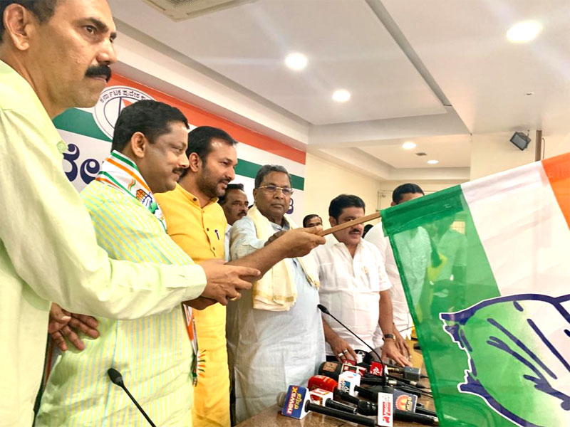 ಹಾಸನ ಬಿಜೆಪಿ ಜಿಲ್ಲಾಧ್ಯಕ್ಷ ಯೋಗಾ ರಮೇಶ್ ಕಾಂಗ್ರೆಸ್ ಸೇರ್ಪಡೆ