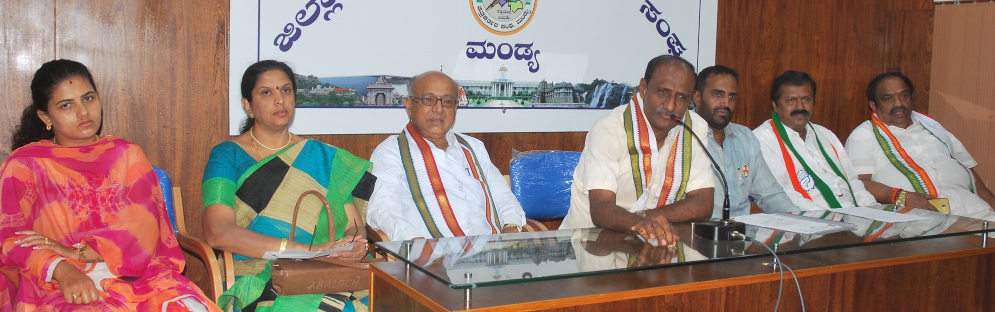 ಮಂಡ್ಯ ಕೈ ಮುಖಂಡರು, ಕಾರ್ಯಕರ್ತರಲ್ಲಿ ಅಸಮಾಧಾನ: ಮಾ.31ಕ್ಕೆ ರಾಹುಲ್‍ ಗಾಂಧಿ ನೇತೃತ್ವದಲ್ಲಿ ಸಭೆ