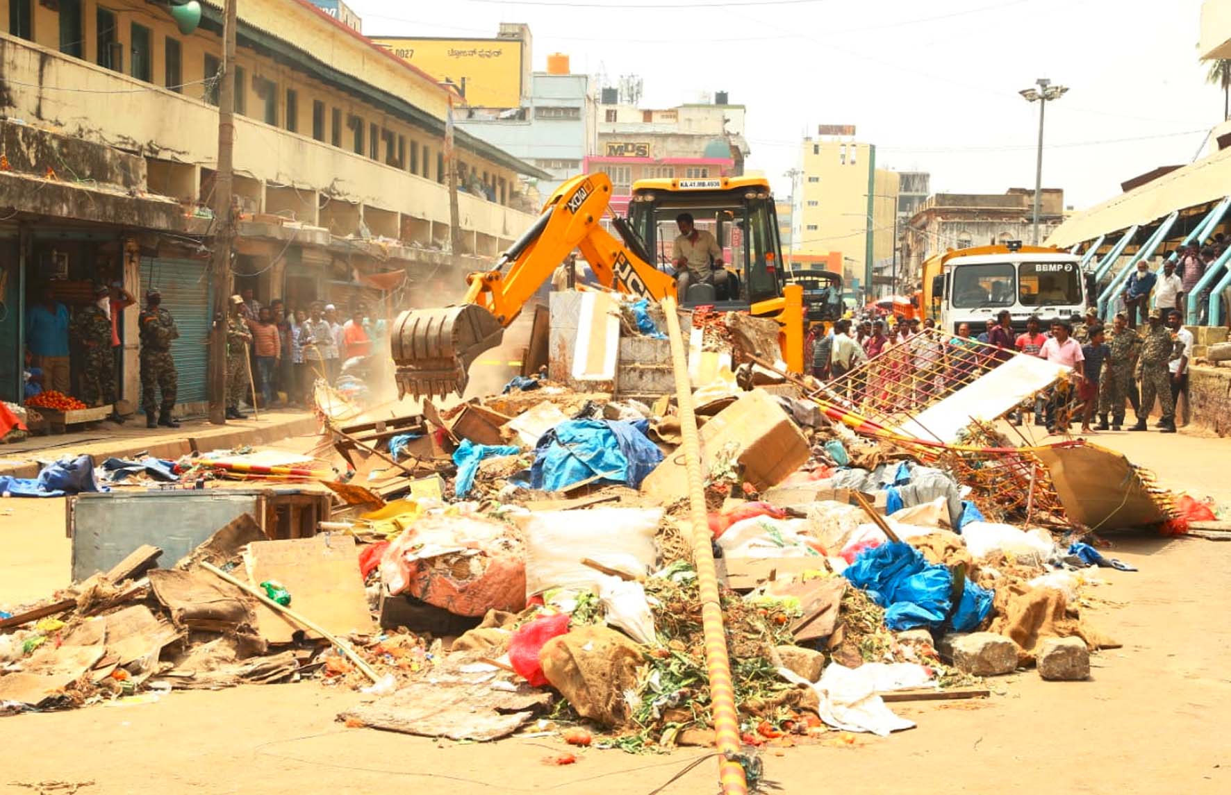 ಕೆಆರ್ ಮಾರುಕಟ್ಟೆ: 2021 ಅನಧಿಕೃತ ಅಂಗಡಿಗಳ ಎತ್ತಗಂಡಿ