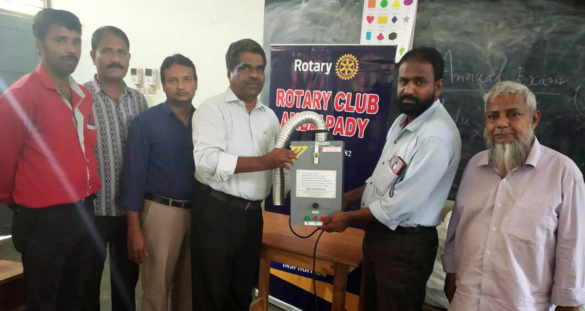 ಉಡುಪಿ: ಸ್ಯಾನಿಟರಿ ಇನ್ಸರೆಟರ್ ಯಂತ್ರ ಕೊಡುಗೆ