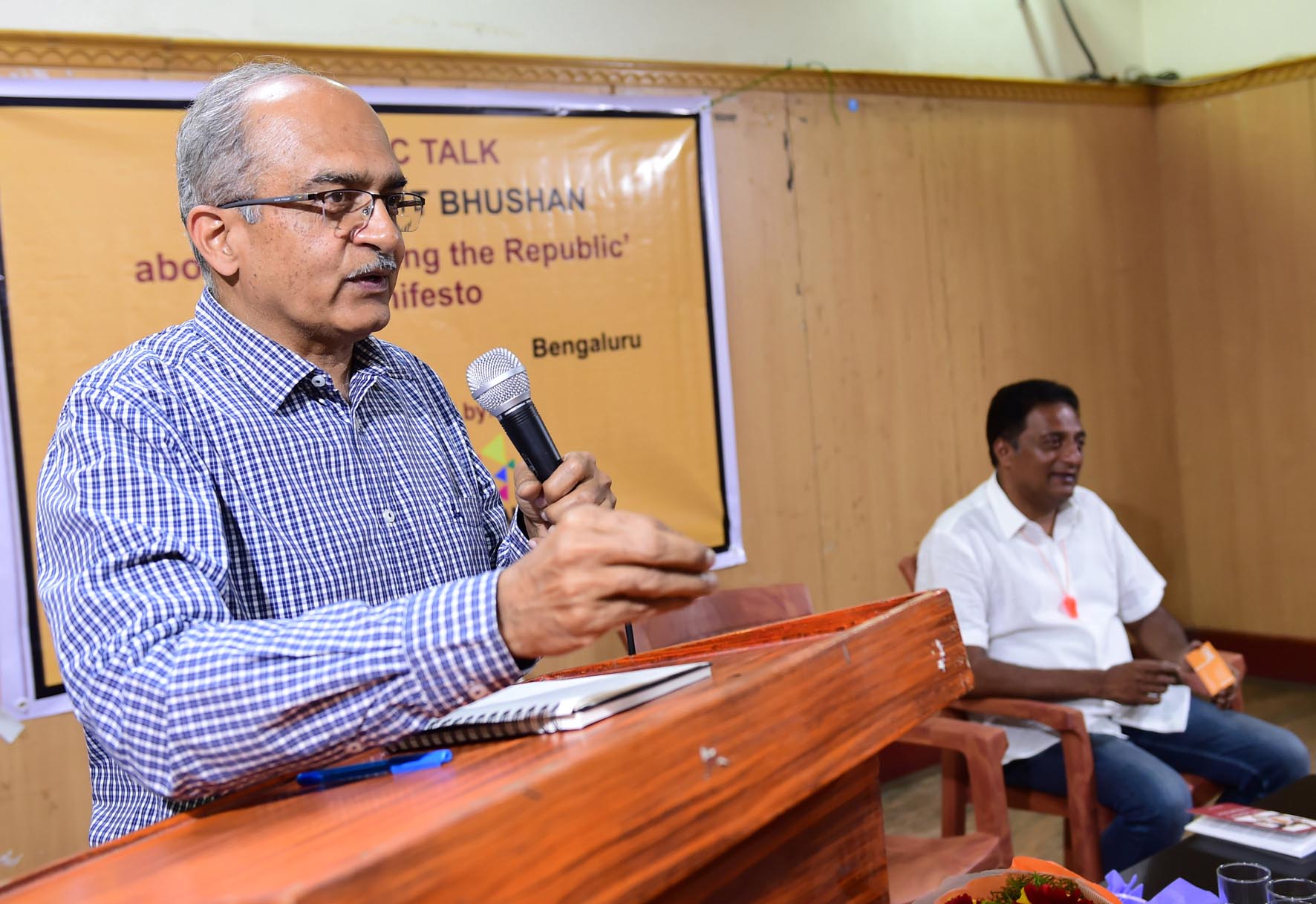 ಪ್ರಜಾಪ್ರಭುತ್ವ ಉಳಿಸಬೇಕಾದ ದುರಂತದ ಅಂಚಿನಲ್ಲಿದ್ದೇವೆ: ಪ್ರಶಾಂತ್ ಭೂಷಣ್