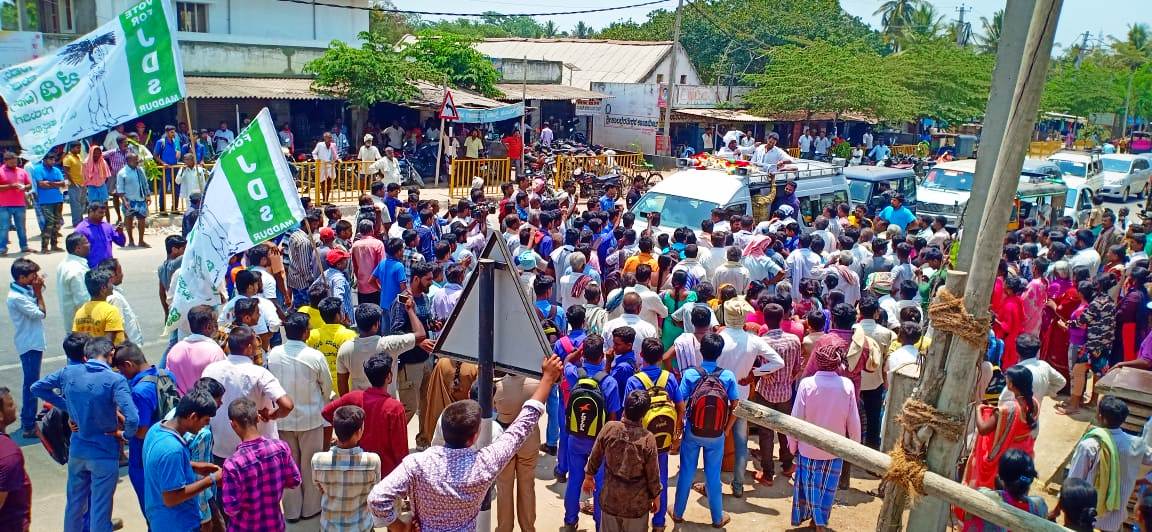 ಜಿಲ್ಲೆಯ ಅಭಿವೃದ್ಧಿಗೆ ನನ್ನನ್ನು ಗೆಲ್ಲಿಸಿ: ನಿಖಿಲ್ ಕುಮಾರಸ್ವಾಮಿ ಮನವಿ