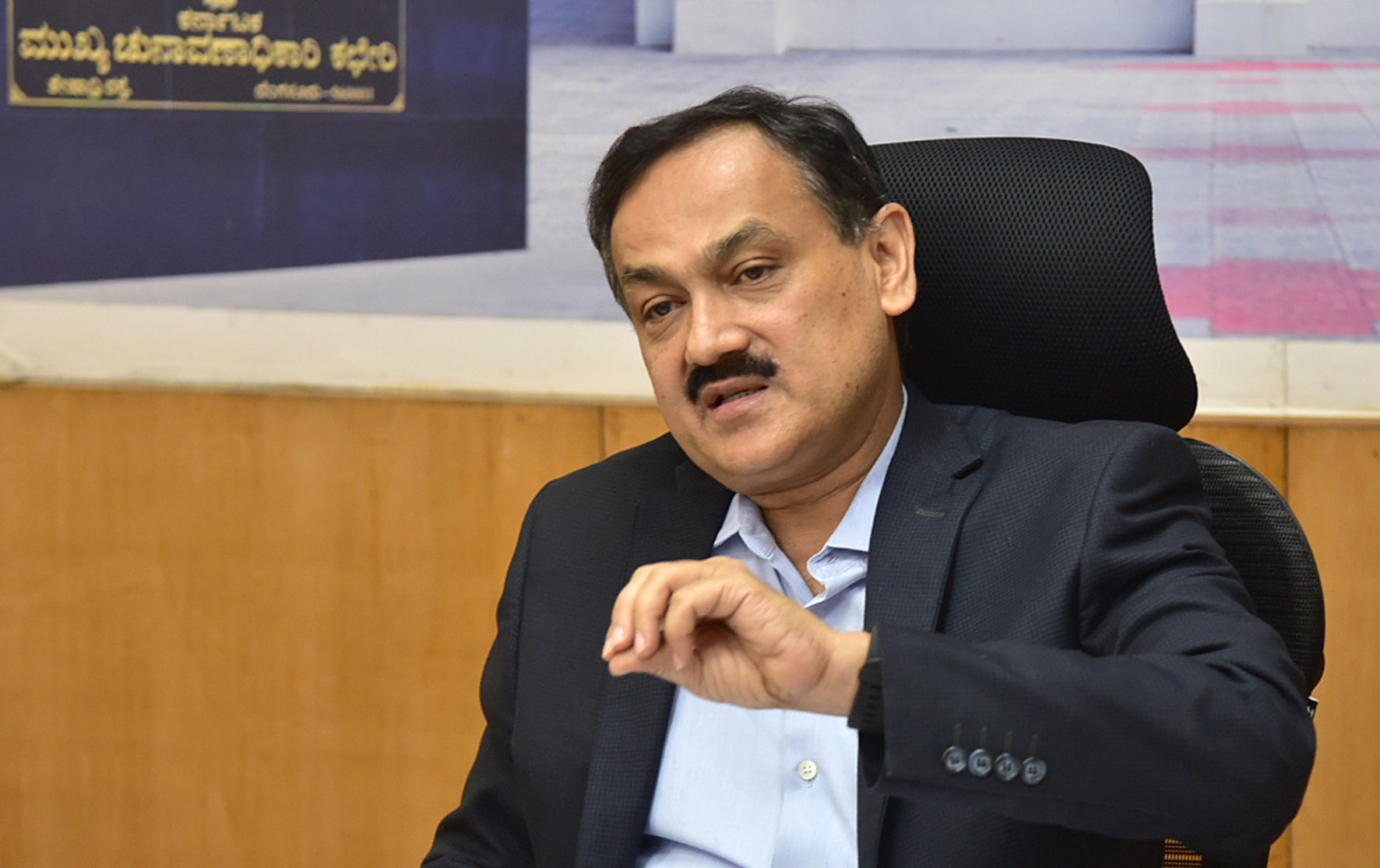 ಗುರುತಿನ ಚೀಟಿ ತಮ್ಮ ಬಳಿಯೆ ಇಟ್ಟುಕೊಳ್ಳಬೇಕು: ಮತದಾರರಿಗೆ ಸಂಜೀವ್‌ ಕುಮಾರ್ ಸಲಹೆ