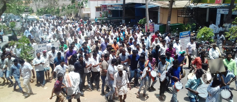 ಜಿಲ್ಲಾಧಿಕಾರಿ ಪರ ನಿಖಿಲ್ ಬ್ಯಾಟಿಂಗ್; ಸುಮಲತಾ ವಿರುದ್ಧ ಆಕ್ರೋಶ