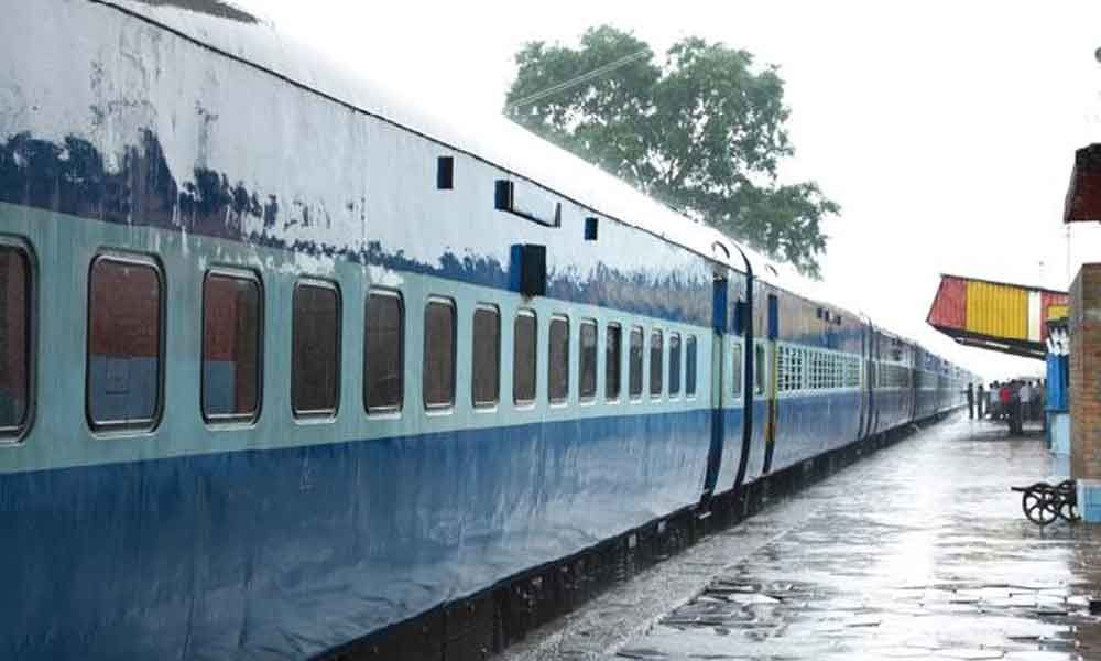 ಎಲ್ಲ ರೈಲ್ವೆ ವಲಯಗಳ ಆವರಣಗಳಿಂದ ರಾಜಕೀಯ ಜಾಹೀರಾತುಗಳನ್ನು ತೆಗೆಯಲು ಆದೇಶ