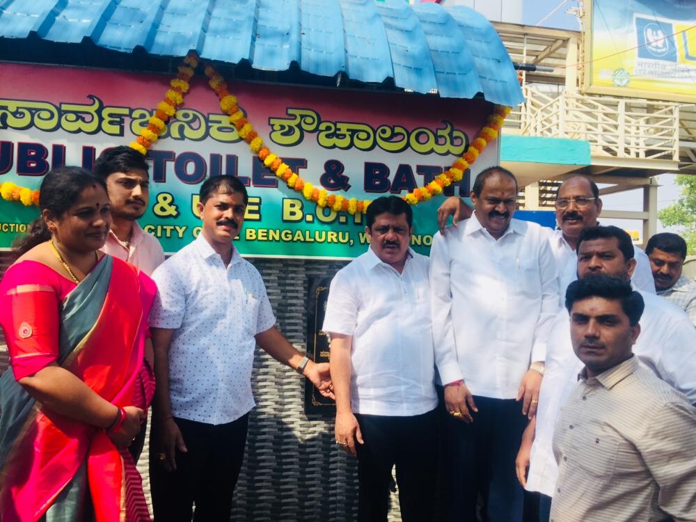 ವಿವಿಧ ಯೋಜನೆಗಳ ಫಲಾನುಭವಿಗಳಿಗೆ ಸೌಲಭ್ಯ ವಿತರಿಸಿದ ಸಚಿವ ಝಮೀರ್ ಅಹ್ಮದ್