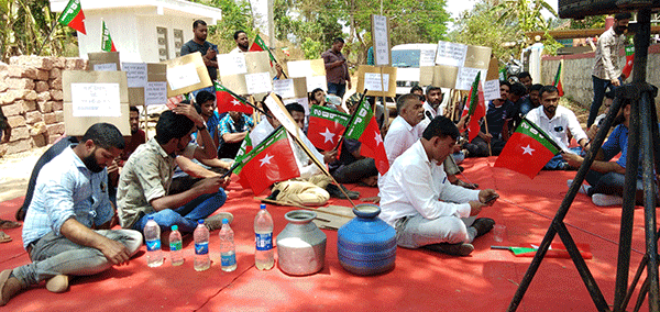 ​ಸಜಿಪಮುನ್ನೂರು ಗ್ರಾಮದಲ್ಲಿ ಶುದ್ಧ ಕುಡಿಯುವ ನೀರಿನ ಸಮಸ್ಯೆ: ಖಾಲಿ ಕೊಡ ಪ್ರದರ್ಶಿಸಿ ಎಸ್‌ಡಿಪಿಐ ಧರಣಿ