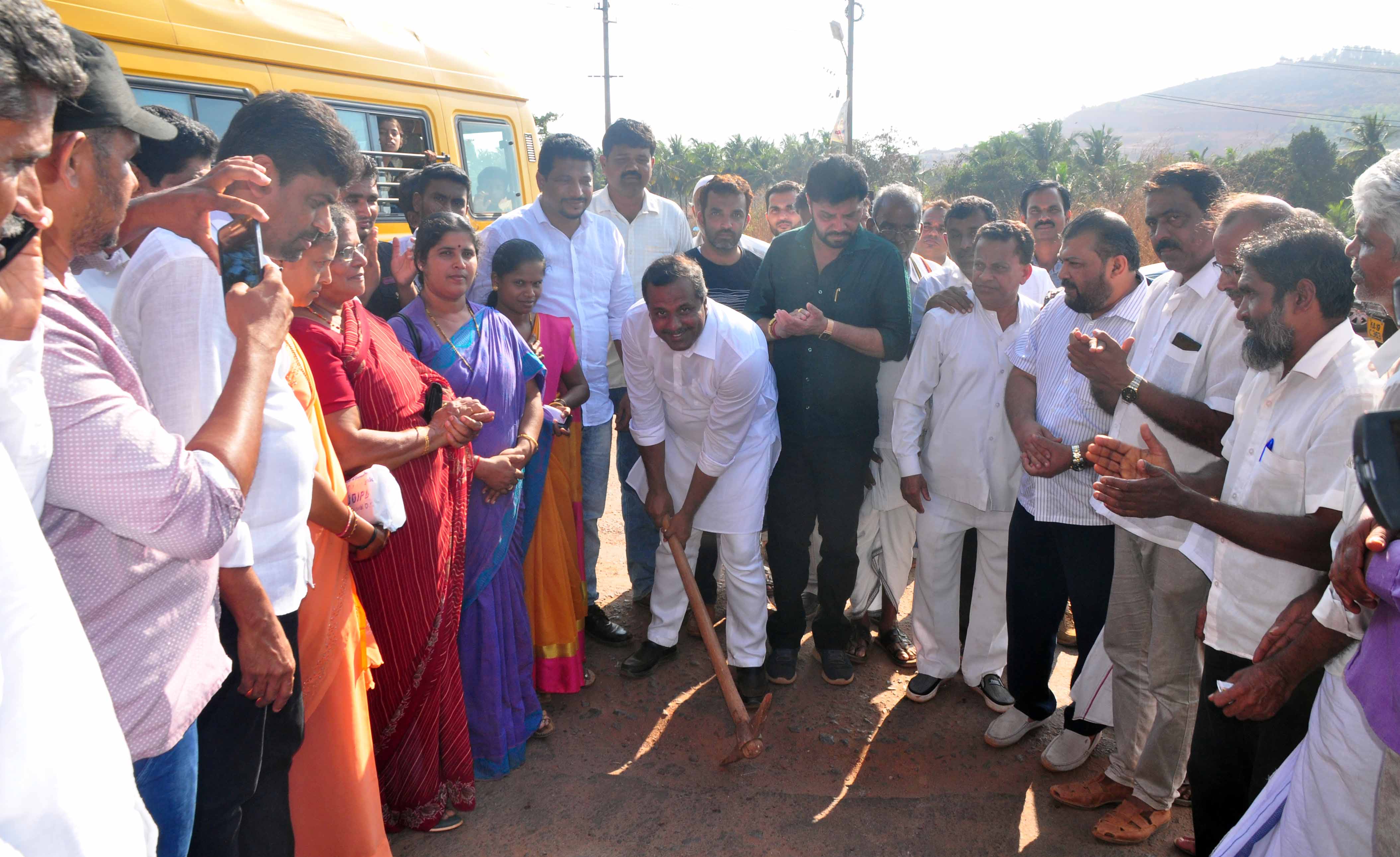 ಮುಡಿಪು-ಮೂಳೂರು ರಸ್ತೆ ಕಾಂಕ್ರಿಟ್ ಕಾಮಗಾರಿಗೆ ಶಿಲಾನ್ಯಾಸ