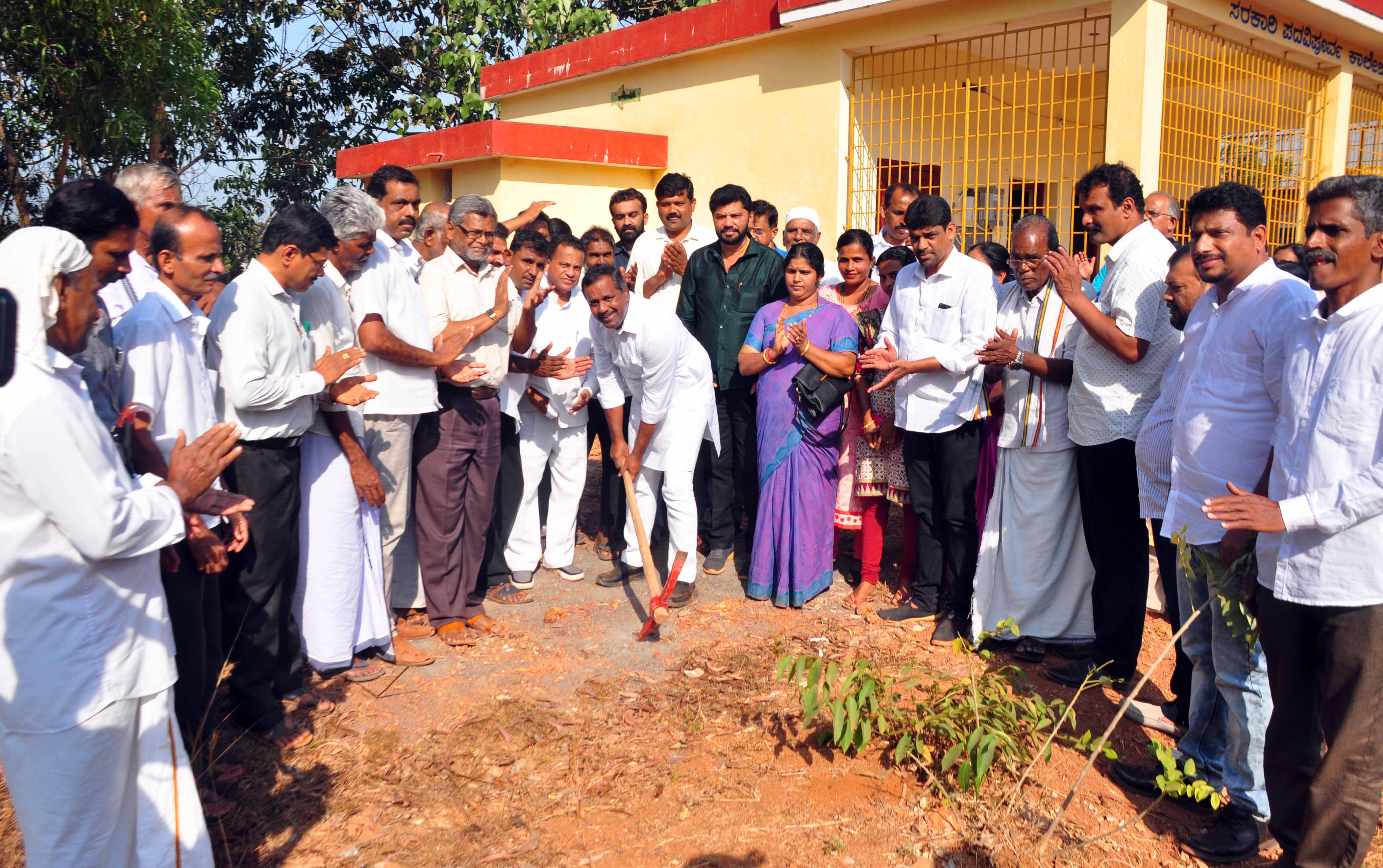 ಮುಡಿಪು: ಪದವಿ ಪೂರ್ವ ಕಾಲೇಜಿನಲ್ಲಿ ಪ್ರಯೋಗಾಲಯ ಹಾಗೂ ತರಗತಿ ಕೊಠಡಿಗೆ ಶಿಲಾನ್ಯಾಸ