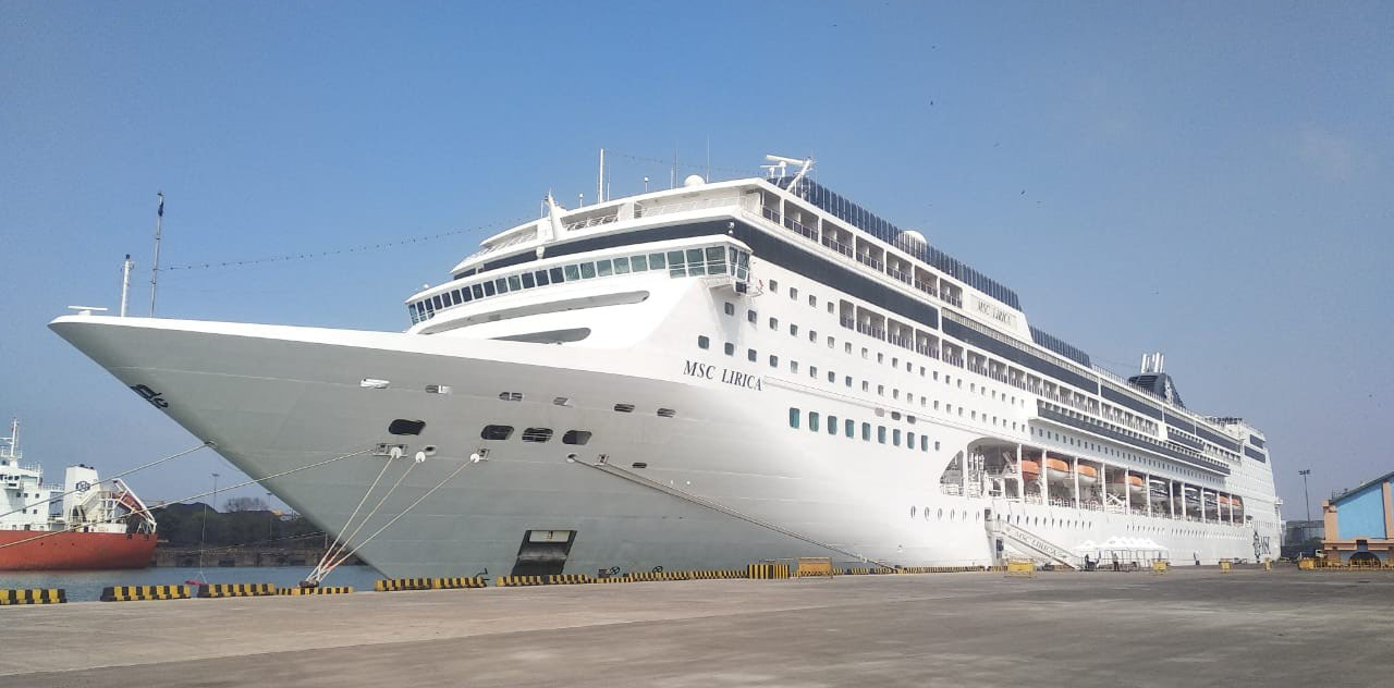 ಮಂಗಳೂರು ಬಂದರಿನಲ್ಲಿ ‘ಎಂಎಸ್‌ಸಿ ಲಿರಿಕಾ’ ಪ್ರವಾಸಿ ಹಡಗು