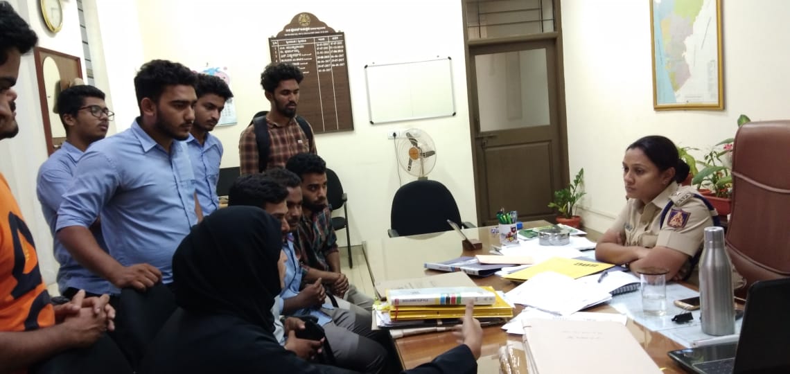 ವಿದ್ಯಾರ್ಥಿಗಳ ಮೇಲೆ ಹಲ್ಲೆ: ದುಷ್ಕರ್ಮಿಗಳ ಬಂಧನಕ್ಕೆ ಒತ್ತಾಯಿಸಿ ಡಿಸಿಪಿ ಭೇಟಿ