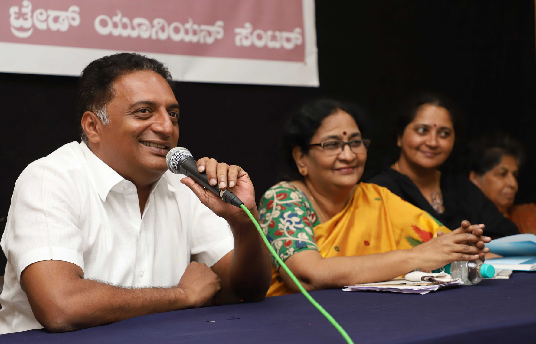 ಮಹಿಳಾ ದೃಷ್ಟಿಯಿಂದ ಗ್ರಹಿಸದ ಯೋಜನೆ ಅಭಿವೃದ್ದಿ ಕಾಣದು: ಪ್ರಕಾಶ್ ರೈ